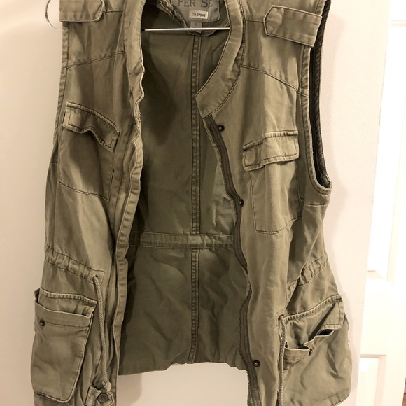 Jackets & Blazers - Super cute green vest!